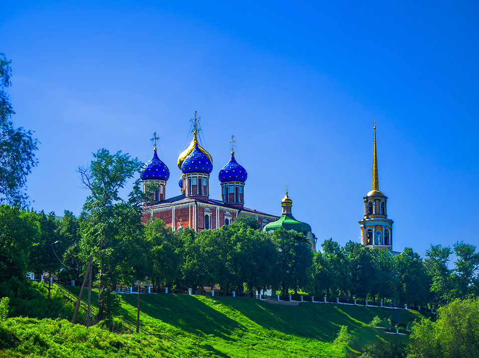 Рязанский Кремль. раздел Природный пейзаж, Архитектура. Памятники. Интерьер. Успенский собор Кремля и Колокольня