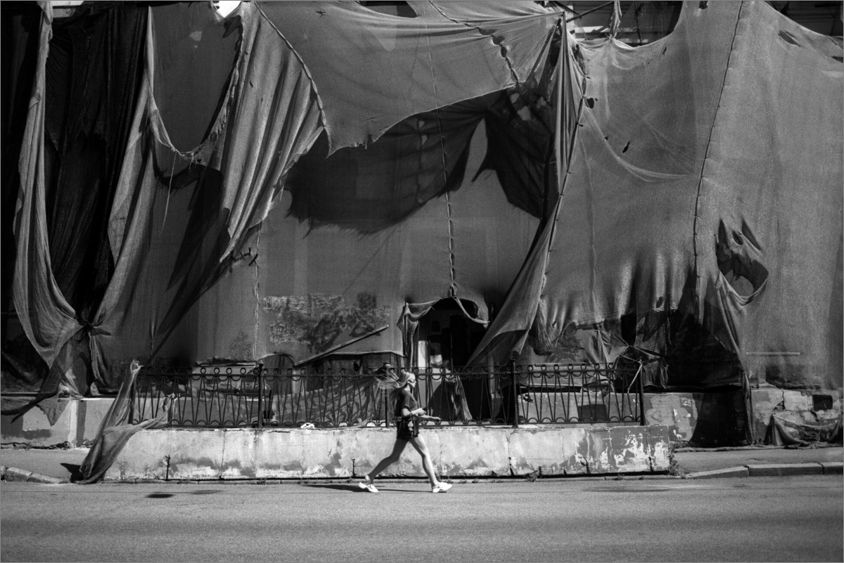 «***» раздел «Городской пейзаж». «Canon EOS 300V + Canon EF 28mm/2.8 + Микрат-200 (04.1973). СПб, 2026г.»