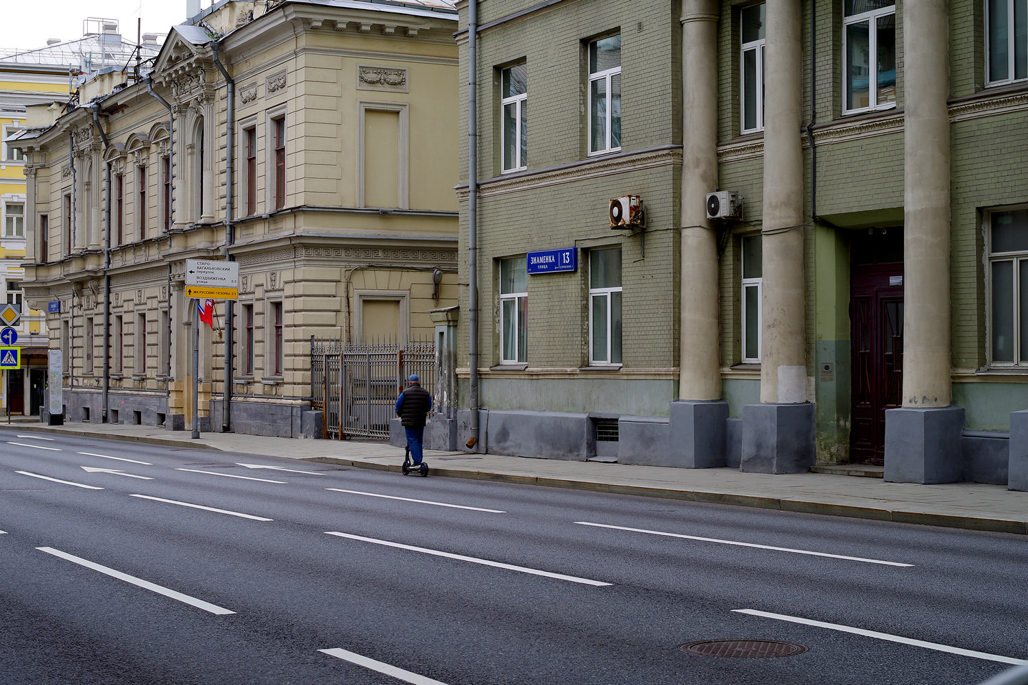 Знаменка. раздел Городской пейзаж. Улица Знаменка в Москве. Май 2025.