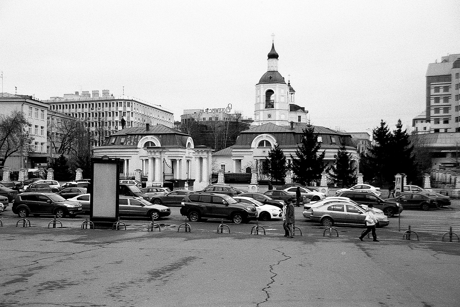 Церковь Филиппа митрополита. раздел Архитектура. Памятники. Интерьер. Улица Щепкина в Москве. Храм святителя Филиппа, митрополита Московского в Мещанской слободе. Март 2014. SIGMA SA-7; SIGMA ZOOM 28-135mm 1:3.8-5.6 MACRO; SIGMA EX MULTI-COATED UV; ILFORD PAN 100; FOTOпроект.