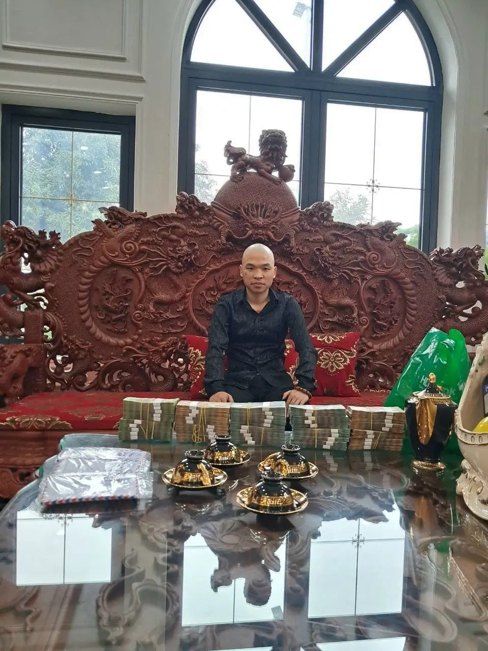 «The photo was taken by photographer tranquocdung» раздел «Портрет». «This is my Brother Copyright photo owner: Tran Quoc Dung Email:peatoeyou@kywa.uk These images and content are owned by myself and/my attorney or licensors unless otherwise noted and are protected by copyright, trademark and other intellectual property laws.. If you copy my images or any of my Content, you will be deemed to have stolen the work for illegal gain without my permission, in which case I will send a notice. inform you. Notify and remind you. 2016 Tran Quoc Dung - All rights reserved © Copyright & warnings»