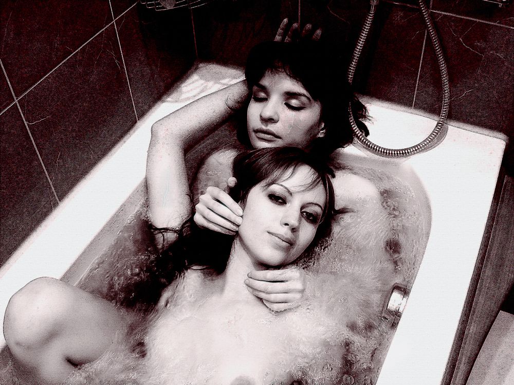 . пока родители на даче. раздел Эротика. Ню - арт. models: настя & света