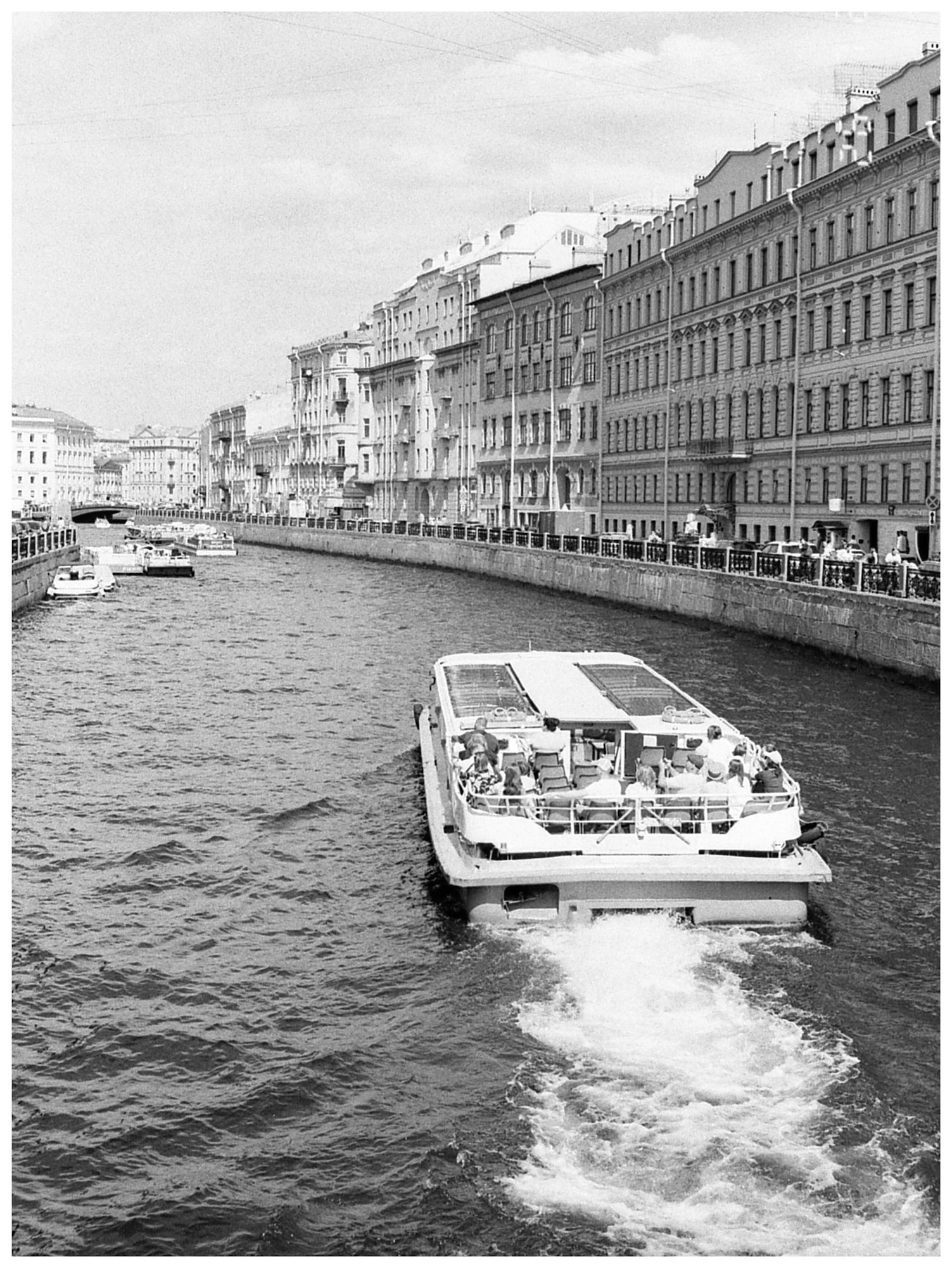 ***. раздел Городской пейзаж. Санкт-Петербург, 2022 Nikon F90x Nikon 35/2d Тасма-42