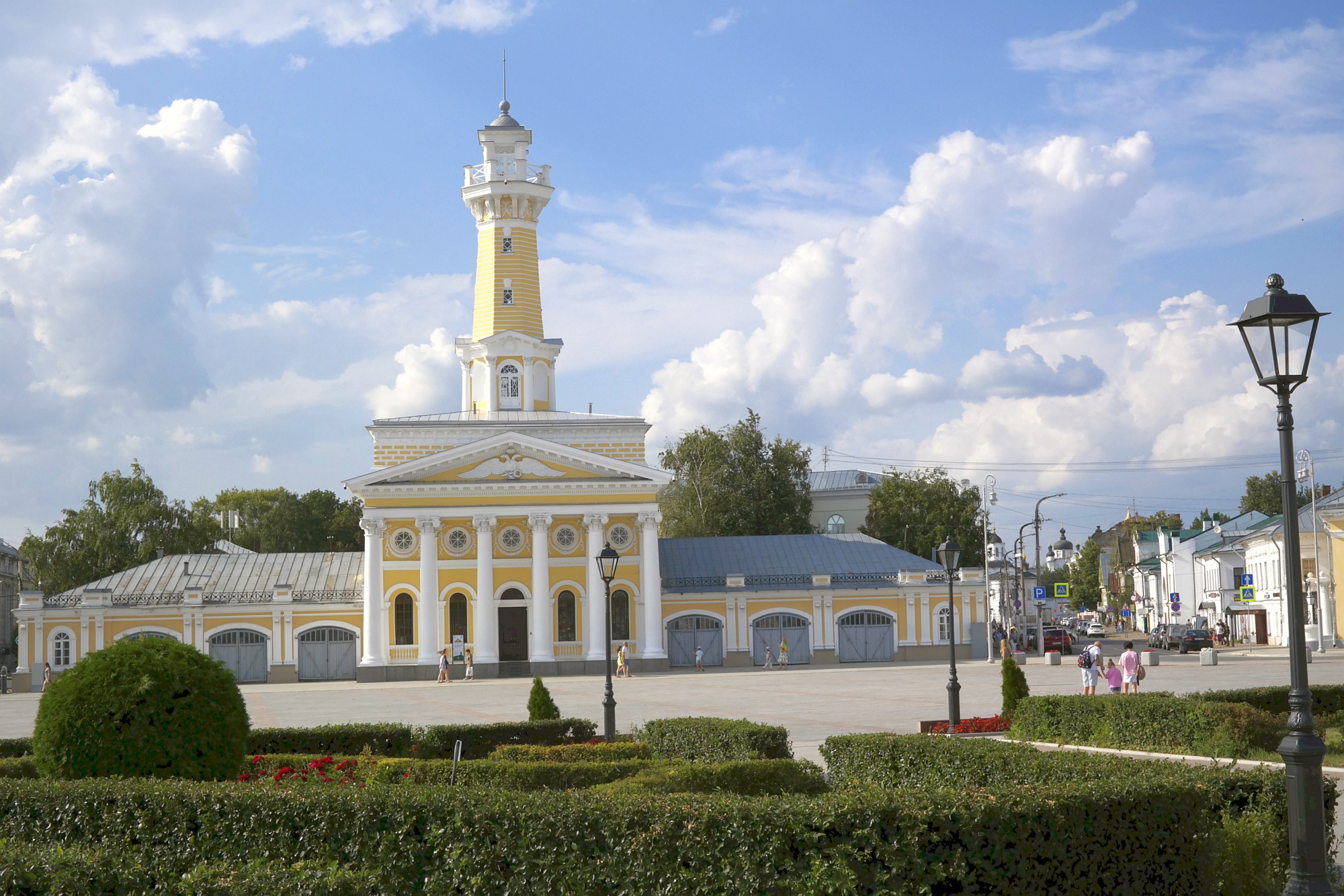 «Кострома. Пожарная каланча» раздел «Городской пейзаж, Архитектура. Памятники. Интерьер». «Кострома. Вид с Сусанинской площади на пожарную каланчу и ул.Симановского. 3.08.2025»