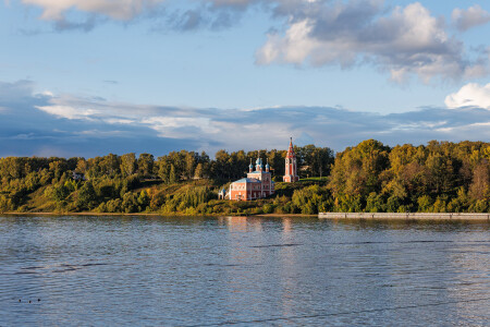 Остановка в Тутаеве (Ярославская область)