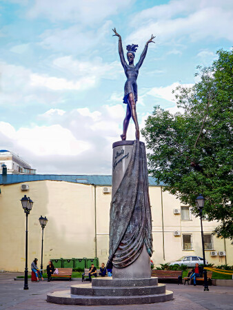 Памятник Майе Плисецкой
