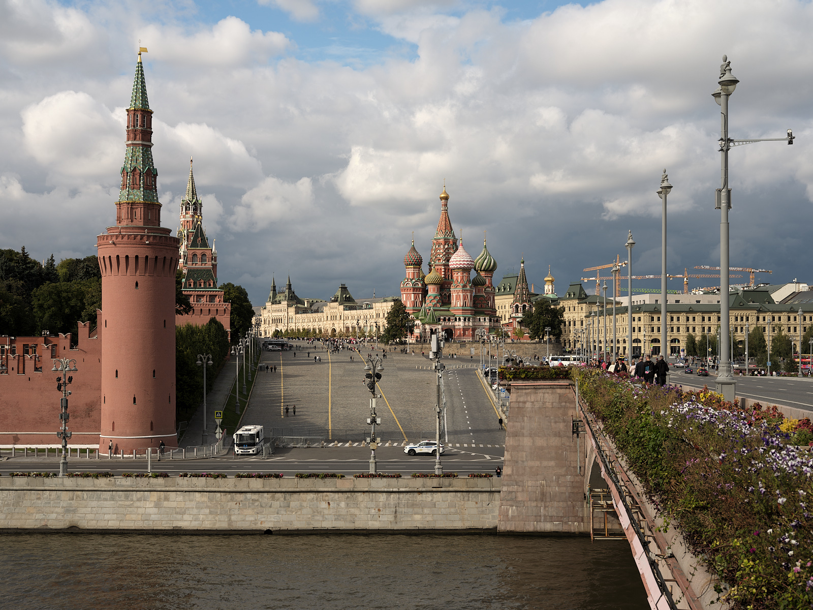 «Москва» раздел «Городской пейзаж, Архитектура. Памятники. Интерьер». «»