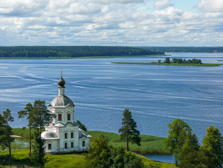 Селигер. Церковь Воздвижения Креста Господня в Нило-Столбенской пустыни.