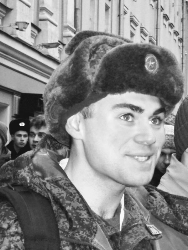 «Солдат молоденький в ушанке новенькой» раздел «Портрет, Репортаж». «10 ноября 2017 года. Москва, Центр, Колонный зал Дома Союзов (бывшего Благородного собрания). Второй съезд Военно-спортивного союза имени М. Т. Калашникова»