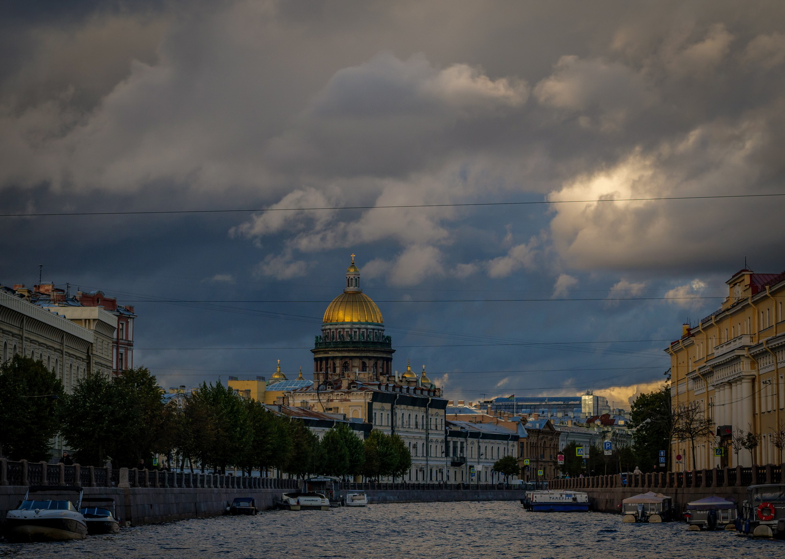 Небо над Исаакием. раздел Городской пейзаж, Путешествия. Туризм