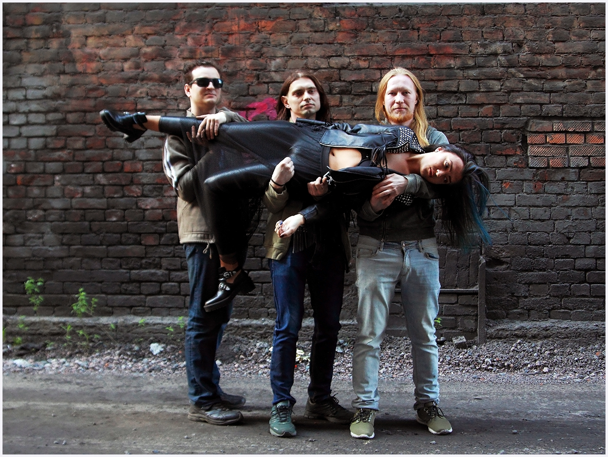 «Место диктует стиль» раздел «Разное». «Md: Kate (Rocksi) Bortnikova & musicians (название группы не помню, давно было)С.-Пб., з-д "Красный треугольник"Datе: 20 мая 2018 г. Plein air painting»