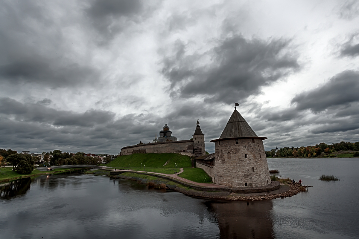 ... осенний Псков .... раздел Городской пейзаж, Архитектура. Памятники. Интерьер