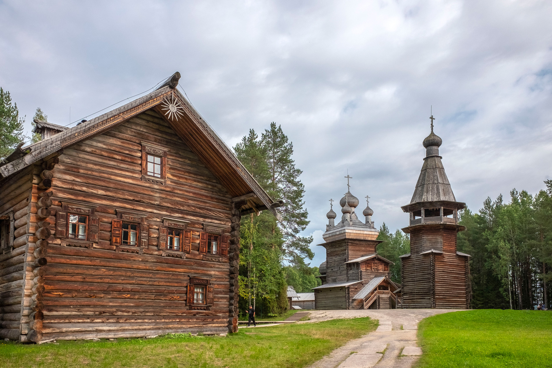 «Малые Карелы (Архангельск)» раздел «Архитектура. Памятники. Интерьер». «»