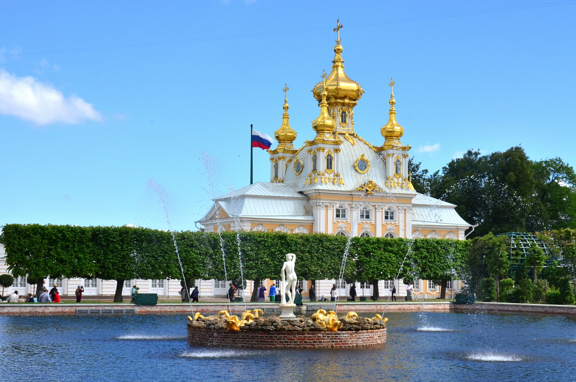 «верхний сад в Петергофе» раздел «Архитектура. Памятники. Интерьер, Путешествия. Туризм». «Статуя Аполлона и вид на Петропавловскую церковь.»
