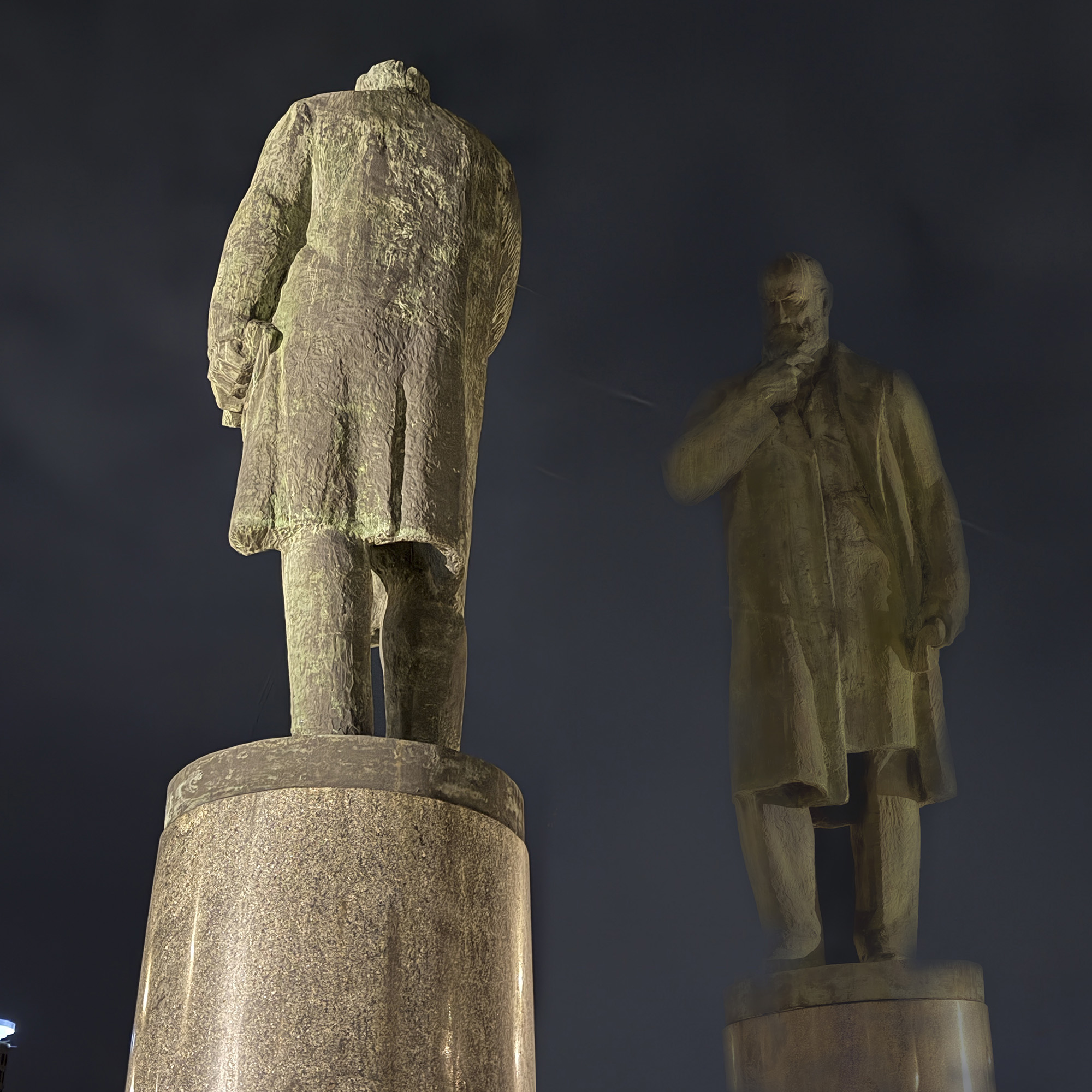«Полетит, говоришь? Силой разума, говоришь?» раздел «Архитектура. Памятники. Интерьер». «Памятник Николаю Егоровичу Жуковскому в г. Жуковском«Человек полетит, опираясь не на силу своих мускулов, а на силу своего разума» Н.Е. Жуковский»