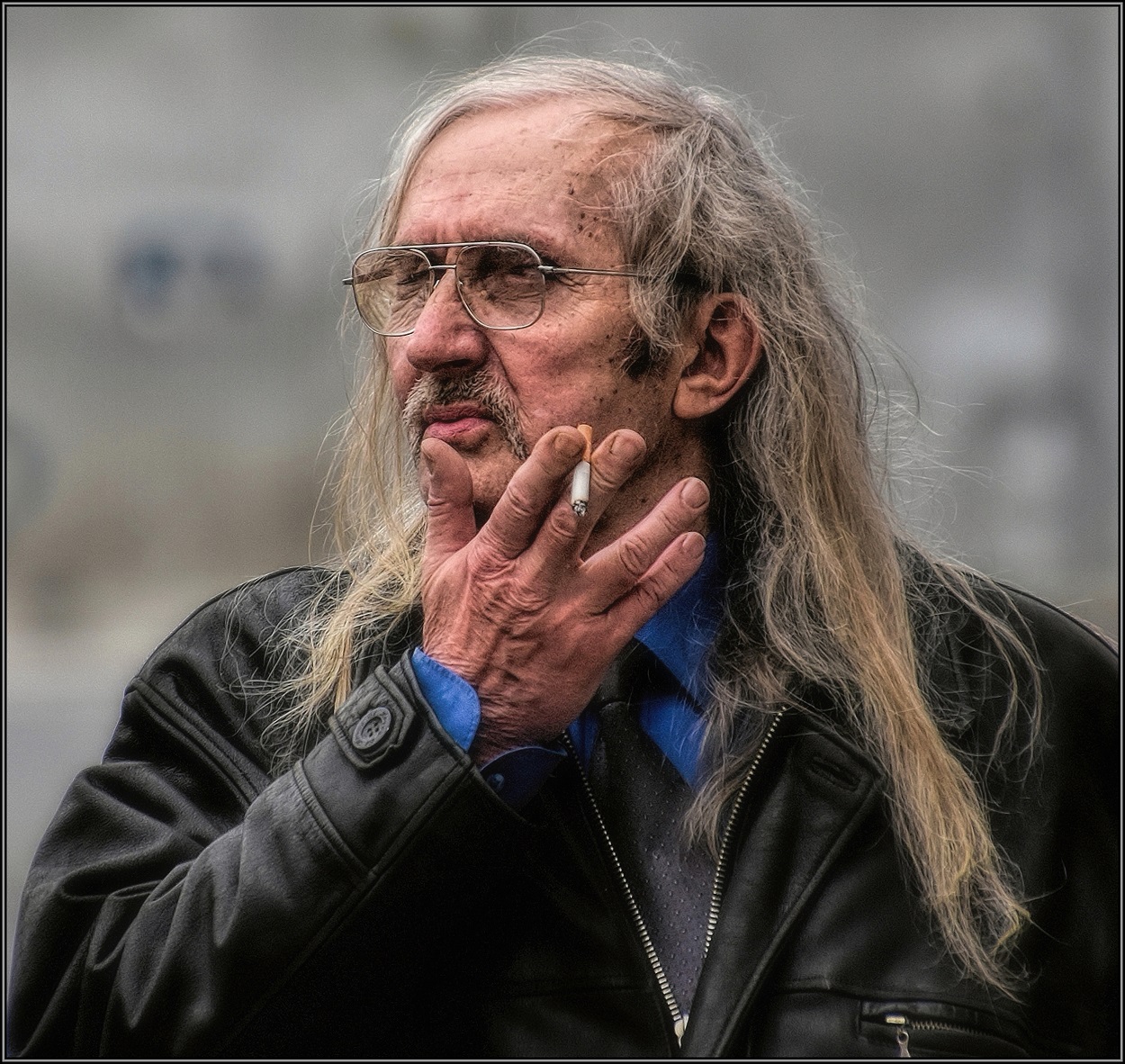 ..... Курильщик....... раздел Жанр. уличный сюжет