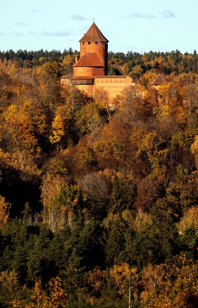 Замок осенью.