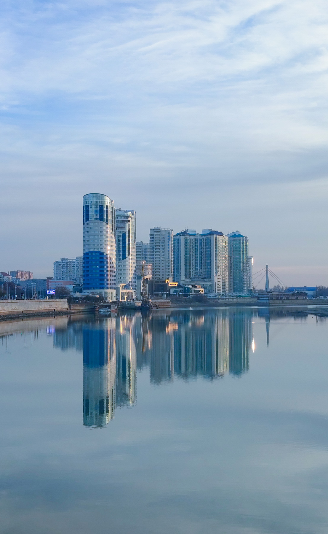 «Город Голубой Мечты» раздел «Городской пейзаж». «Серия: "Небоскребы"Коллекция: "Мой Краснодар" Место съемки: Краснодар, Краснодарский край, РоссияУстройство: Xiaomi Redmi Note 10 Pro Модель: M2101K6G»