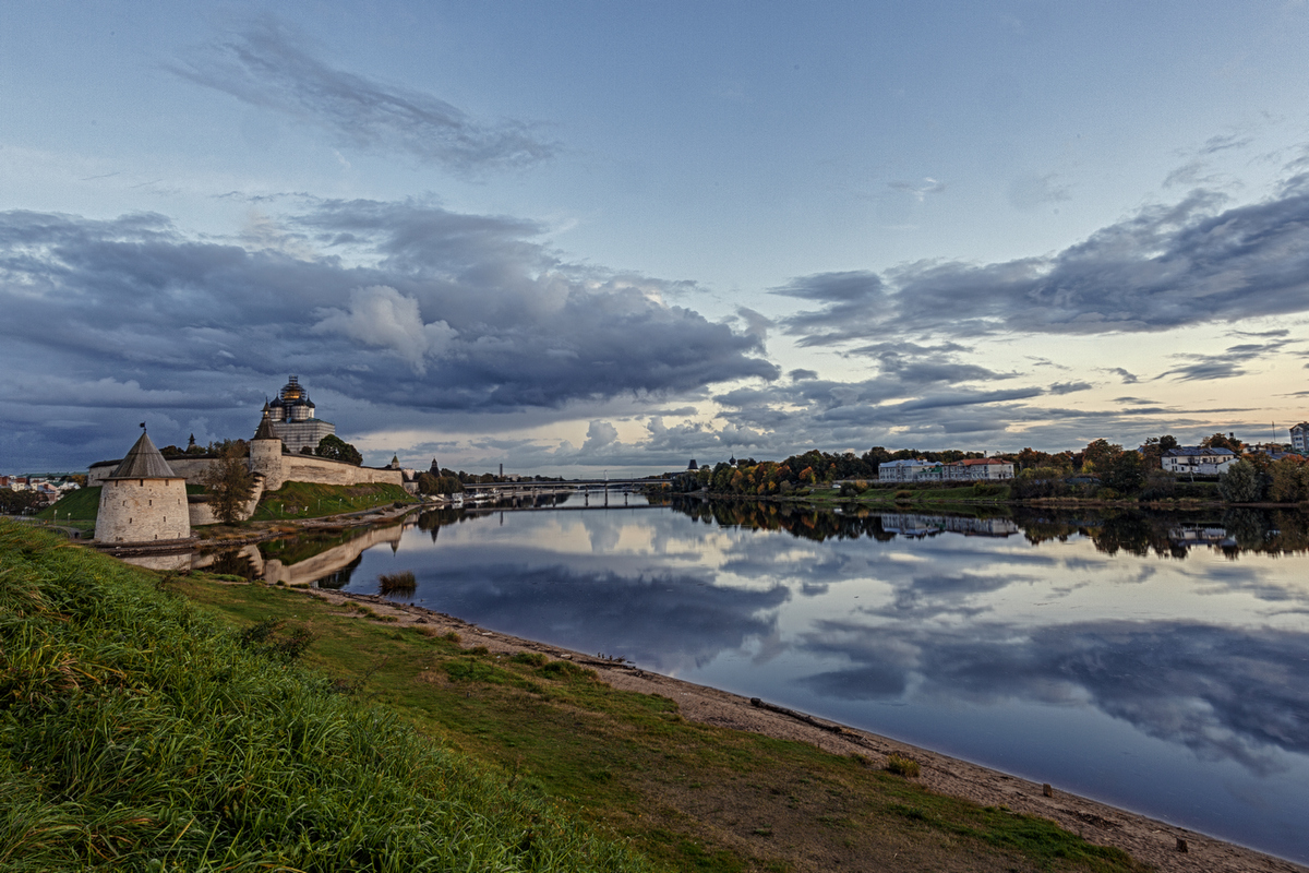 «... осенний вечер во Пскове ...» раздел «Городской пейзаж». «»
