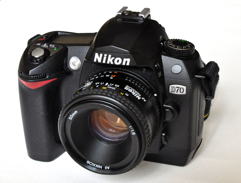 NIKON D70