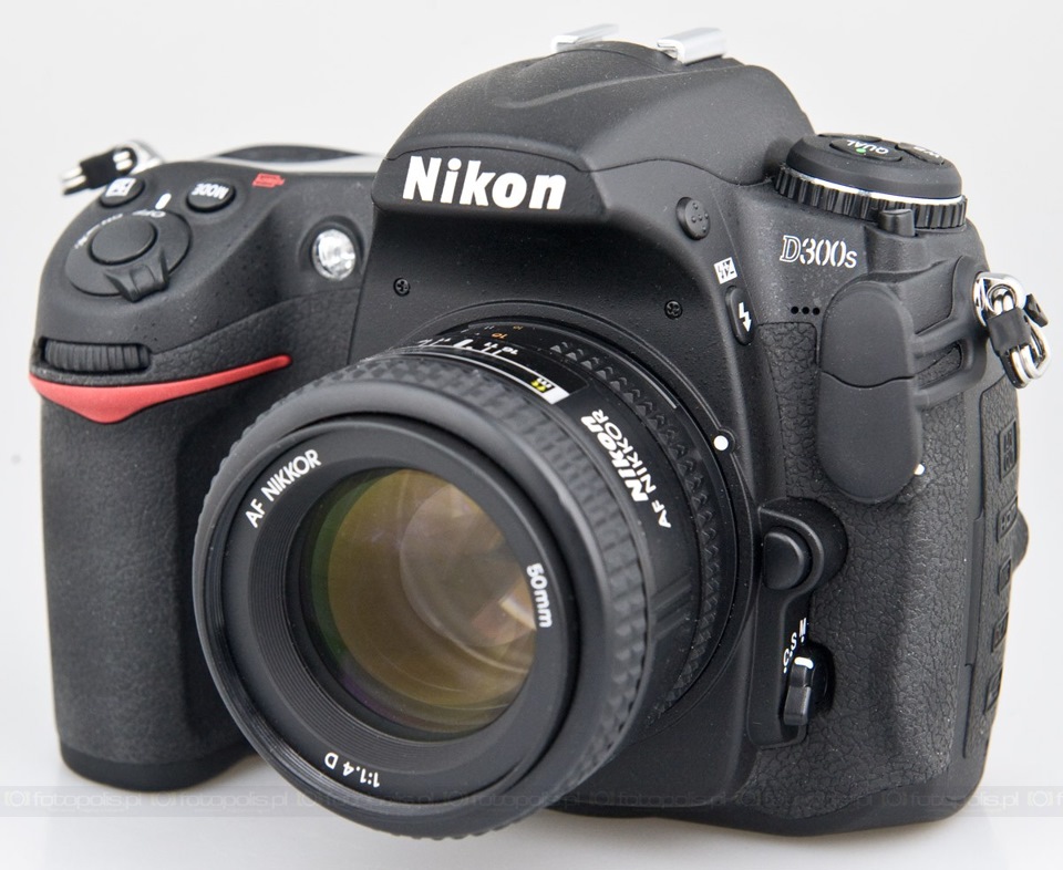 NIKON D300
